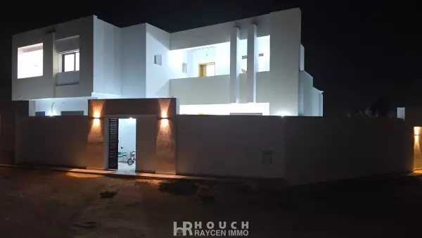 Deux maisons S+3 séparées à Midoun