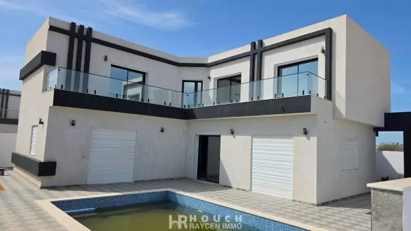 Villa d'Exception : Design Moderne & Sérénité à Tezdaine